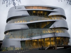 1. Штутгарт - Музей канцэрна Мэрсэдэс-Бенц (Mercedes-Benz Museum)