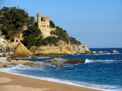 Лорэт дэ мар (Іспанія)- замак на пляжы