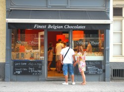 1. Брюгге (Бельгия) - шоколадная лавка