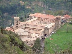 2. Фьюджи (Италия) - монастырь Сакро Спеко в Субьяко