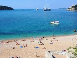 2. Дубровник (Хорватия) - пляж острова Лакрум