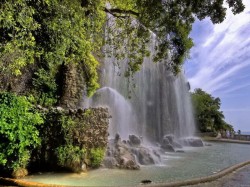 3. Ницца (Франция) - водопад на Замковой горе