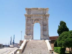 4. Марке - Трыумфальная арка Траяна