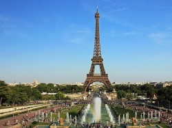 2. Энген-ле-Бен (Франция) - Эйфелева башня в Париже