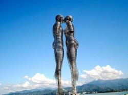 1. Батуми - Статуя «Любовь»
