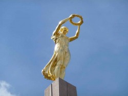 2. Люксембург - Манумент памяці «Залатая Дама»
