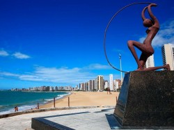 4. Форталеза (Бразилия) - статуя Ирасема