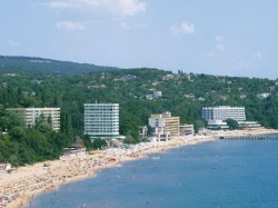 3. Солнечный день (Болгария) - вид на пляжную полосу курорта