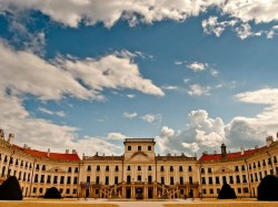 город Фертёд (Венгрия) - дворец Эстерхази