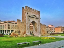 3. Рыміні (Італія) - арка імператара Аўгуста