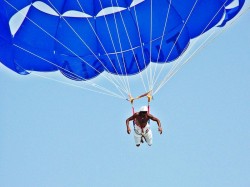3. Варадэра - скачкі з парашутам