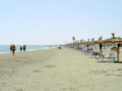 5. Ларнака (Кіпр) - пляж