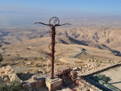 2. Мертвое море (Иордания) - гора Небо