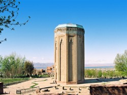 2. Нахичевань (Азербайджан) - мавзолей Момине Хатун