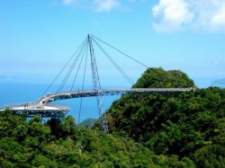4. Ланкгави (Малайзия) - подвесной мост