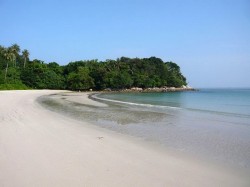 2. Бiнтан (Інданезія) - пляж