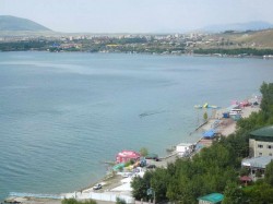 2. Севан (Армения) - пляж
