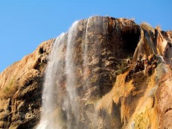 2. Зарка-Маин (Иордания) - горячий водопад