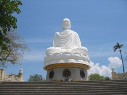 2. Нячанг - статуя Буды