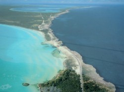 Эльютэра (Багамскія выспы) - падзел Карыбскага мора і Атлантыкі