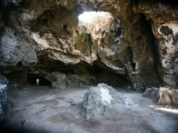 2. Эльютера (Багамские острова) — Пещера Священников