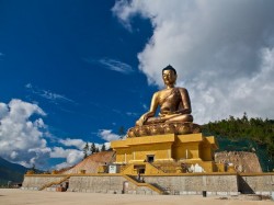 3. Бутан - статуя Буды