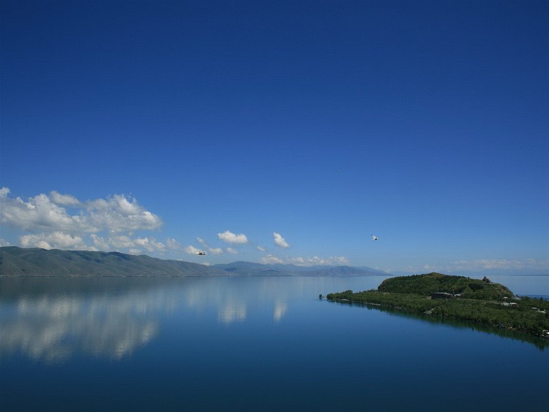 1. Армения - озеро Севан 