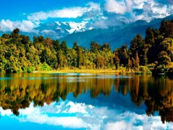 Новая Зеландия - предгорное озеро