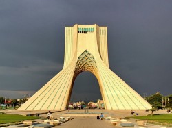 Тегеран (Иран) - монумент Азади