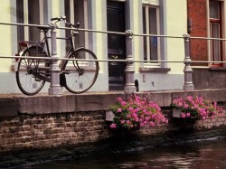 1. Брюгге (Бельгия) - самый распространенный транспорт в городе - велосипед