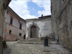 4. Фьюджи (Италия) - колодец девственниц в замке Фумоне