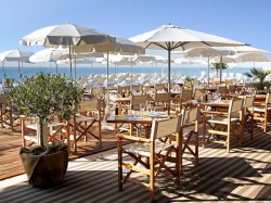 4. Ницца (Франция) - пляж гостиницы Radisson Blu
