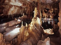 2. Халкидики-Кассандра  Петралонская пещера