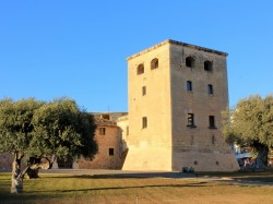 2. Салоу (Испания) - башня-крепость Torre Vella