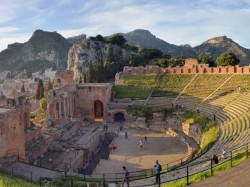 1. Сицилия (Италия) - греческий амфитеатр в Летоянни