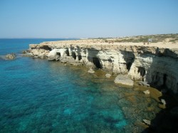 3. Айя-Напа (Кипр) - морские пещеры