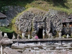 2. Бали (Индонезия) - Гоа Гаджа - храм в пасти демона