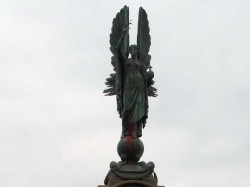 1. Брайтан - статуя свету