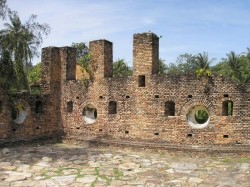 2. Пангкор (Малайзия) - руины голландского форта