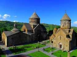 Цахкадзор (Армения) - монастырский комплекс Кечарис