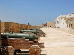 1. Эс-Сувейра (Марокко) - крепостные стены с пушками