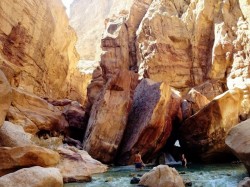 3. Зарка-Маин (Иордания) - каньон Вади Зарка Маин