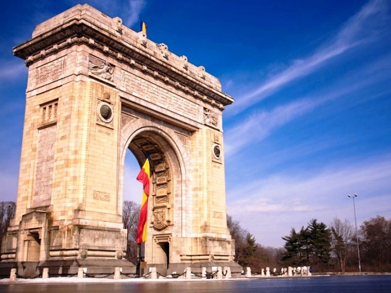 Бухарест (Румыния) - Триумфальная арка 