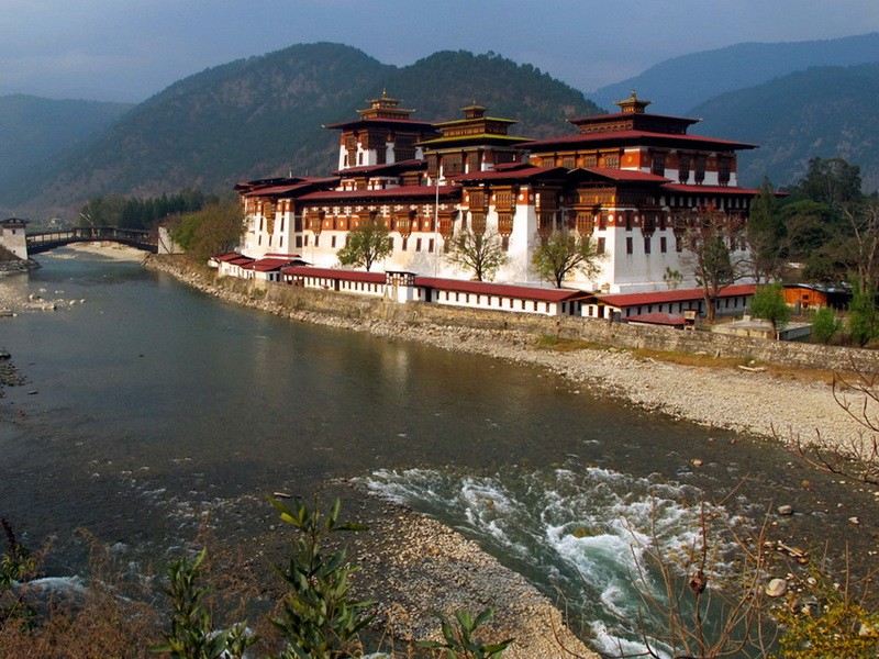 Бутан виды. Бутан Тхимпху. Пунакха-дзонг. Бутан Гималаи. Реки в бутане.