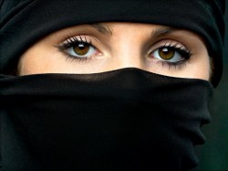 5. Катар - арабская женщина