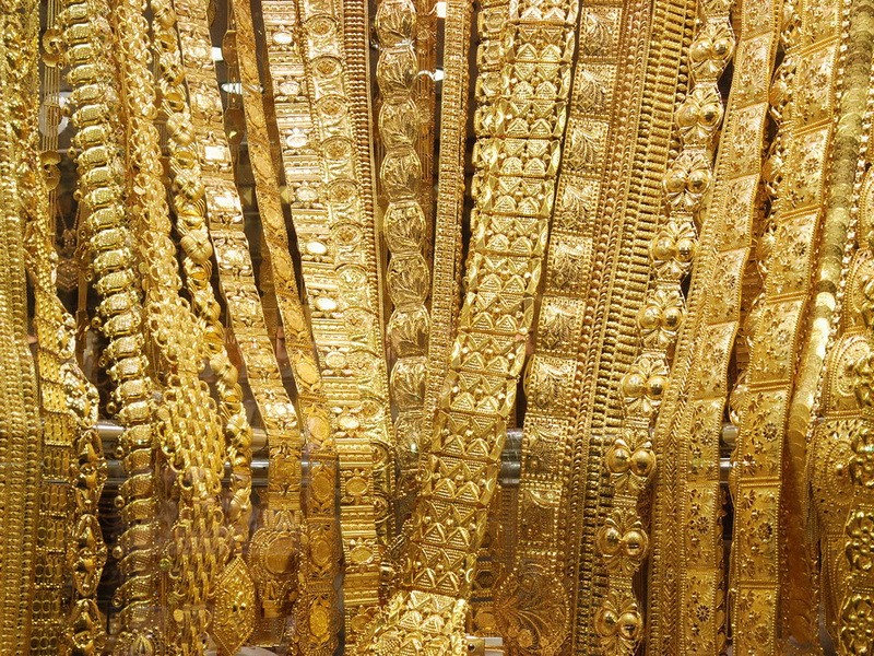 Разговор арабское золото. Золотой рынок Gold Souk. Абу Даби золотой рынок. Дубайское золото ОАЭ. Цепочки Дубайский золотой рынок.