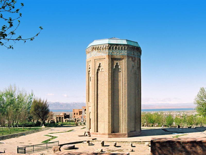1. Азербайджан - Маўзалей Маміне-Хатун 