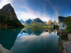 5. Норвегия - домик во фьордах