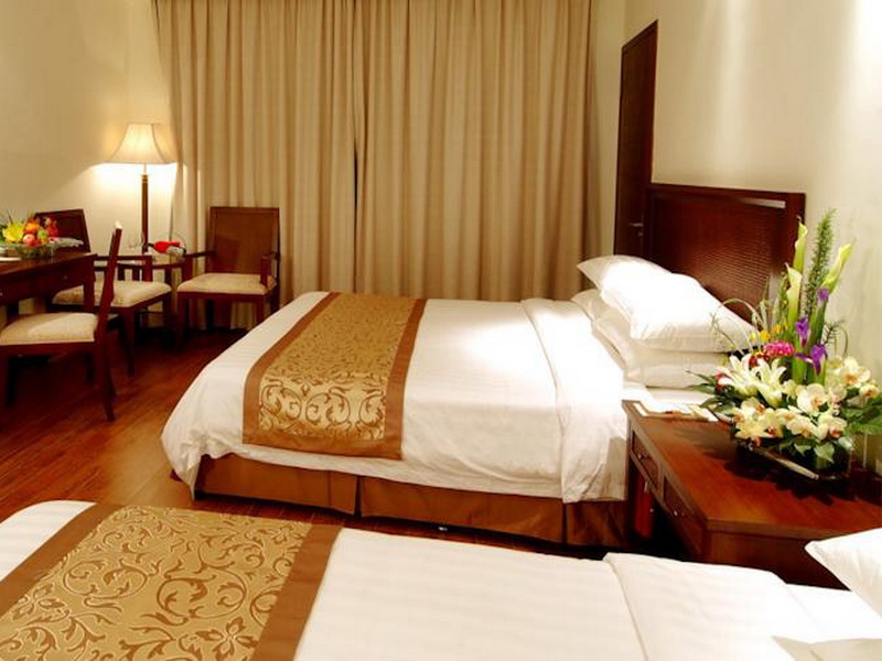 Baohong shanghai huating sanya hotel. Отель Baohong Hotel Sanya 4. Баохонг Хайнань. Отель Южный Китай Дадунхай. Танг отель Санья.